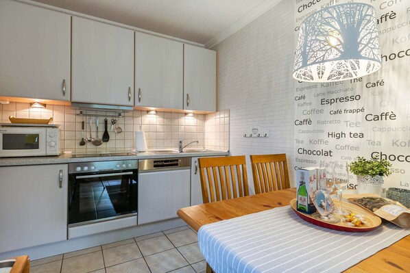 Køleskab, mikrobølgeovn, ovn, opvaskemaskine