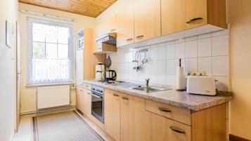 Frigorífico, microondas y horno