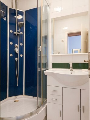 Douche, séchoir à cheveux
