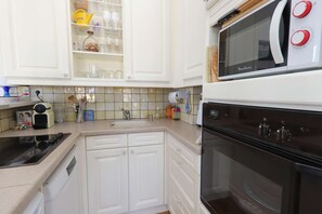 Réfrigérateur, micro-ondes, four, lave-vaisselle