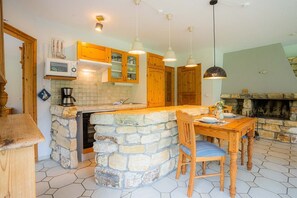 Unclassified image, 2 of 15, button