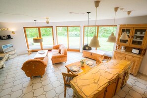 Televisie en een open haard