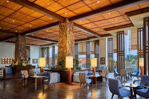 5 restaurantes; se sirve desayuno, almuerzo y cena