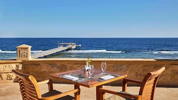 5 ristoranti, aperti a colazione e a pranzo, cucina internazionale