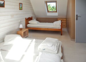 3 bedrooms, iron/ironing board, Internet