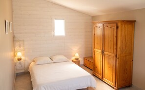 3 bedrooms, iron/ironing board, travel crib, free WiFi - Homerez - House in Sauzon (Sauzon)