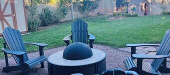 Hot tub, fire pit, grill, gym, and soaking spa bathtub! BEST YARD + HOUSE⭐️