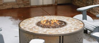 Hot tub, fire pit, grill, gym, and soaking spa bathtub! BEST YARD + HOUSE⭐️