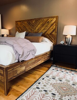 3 bedrooms, desk, iron/ironing board, travel crib