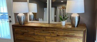 Hot tub, fire pit, grill, gym, and soaking spa bathtub! BEST YARD + HOUSE⭐️