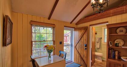 The Woodlands Cottage-Deck, vistas y cama grande de latón