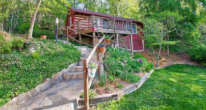 The Woodlands Cottage-Deck, vues et grand lit en laiton