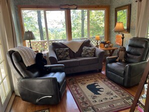 تلفزيون ذكي، مدفأة، ألعاب فيديو، مشغل دي في دي