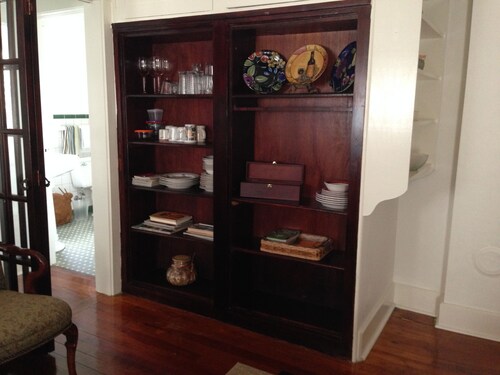 Top floor of Victorian, 2/2, near Stetson, sky diving, springs, river, beaches