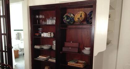 Top floor of Victorian, 2/2, near Stetson, sky diving, springs, river, beaches