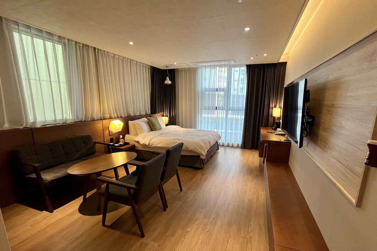 Super Deluxe | Premium bedding, down comforters, desk, laptop workspace