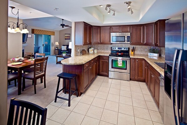 Fridge, microwave, oven, stovetop - Central Scottsdale Location, Heated Pool and Spa, Outdoor Balcony, and Much More (Scottsdale)