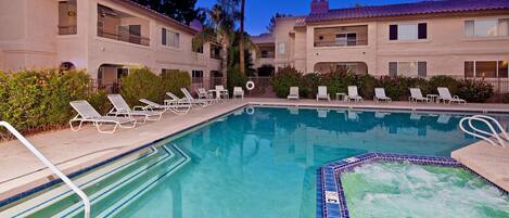 Piscine extérieure, piscine chauffée