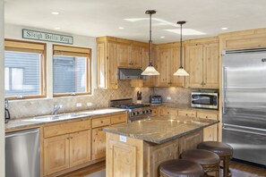Fridge, microwave, oven, stovetop - Experience Telluride this SUMMER!! Book now (Telluride)