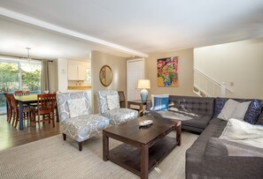 Smart TV, fireplace, DVD player, books - In Town Leland Near Wineries Walk to Beach& Town OPEN for HOLIDAYS! (Leland)