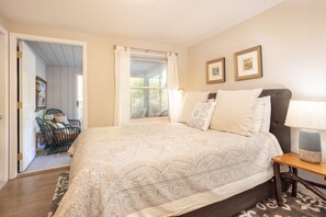 5 bedrooms, desk, iron/ironing board, travel cot