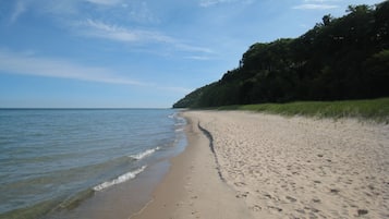 Plage, chaises longues