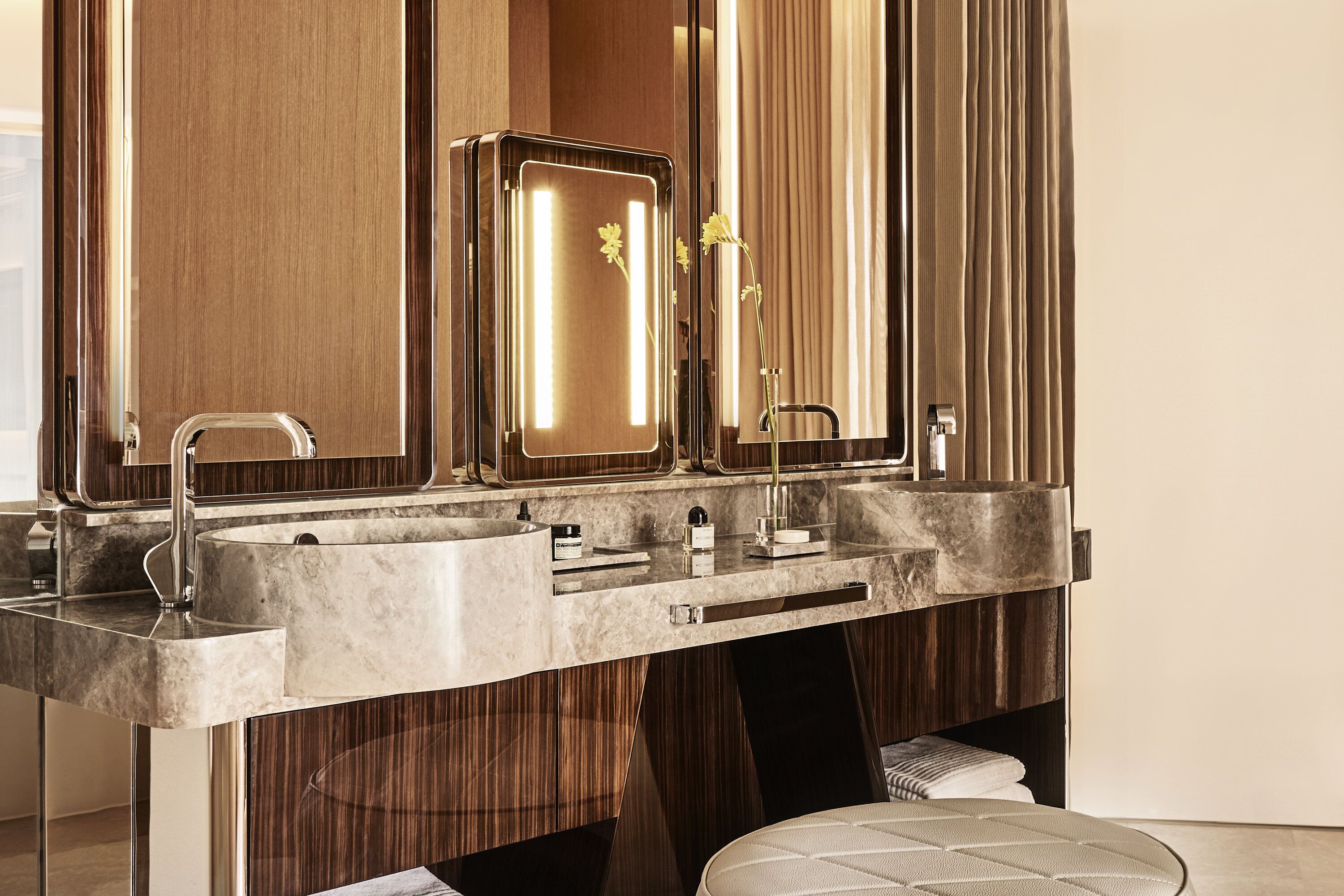 executive suite  | free minibar, in-room safe, desk, soundproofing
