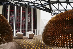 3 restaurantes; se sirve almuerzo y cena; cocina china