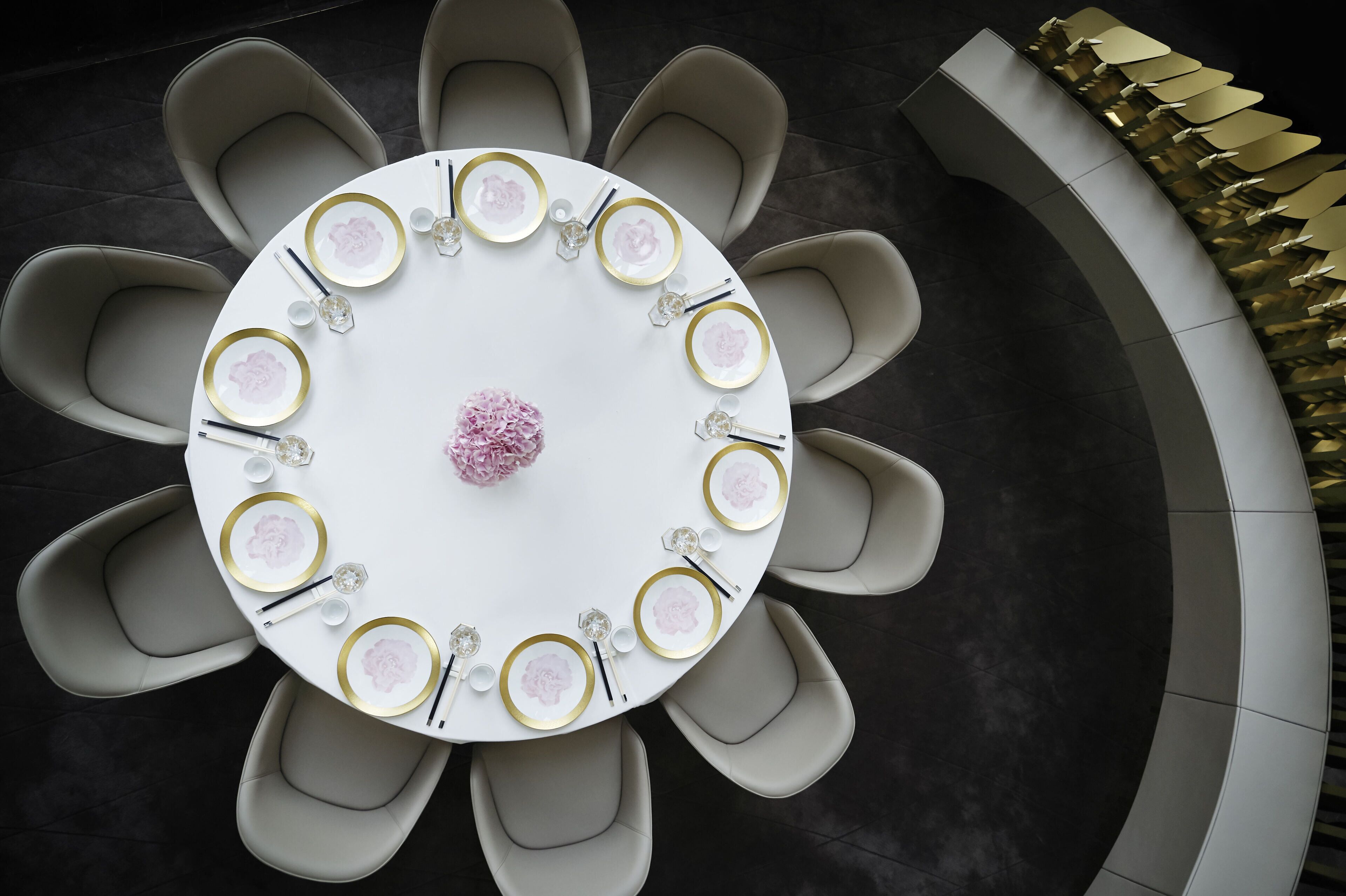 3 restaurants, lunch, dinner served; chinese cuisine