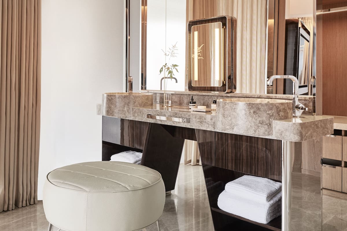 premier suite  | free minibar, in-room safe, desk, soundproofing