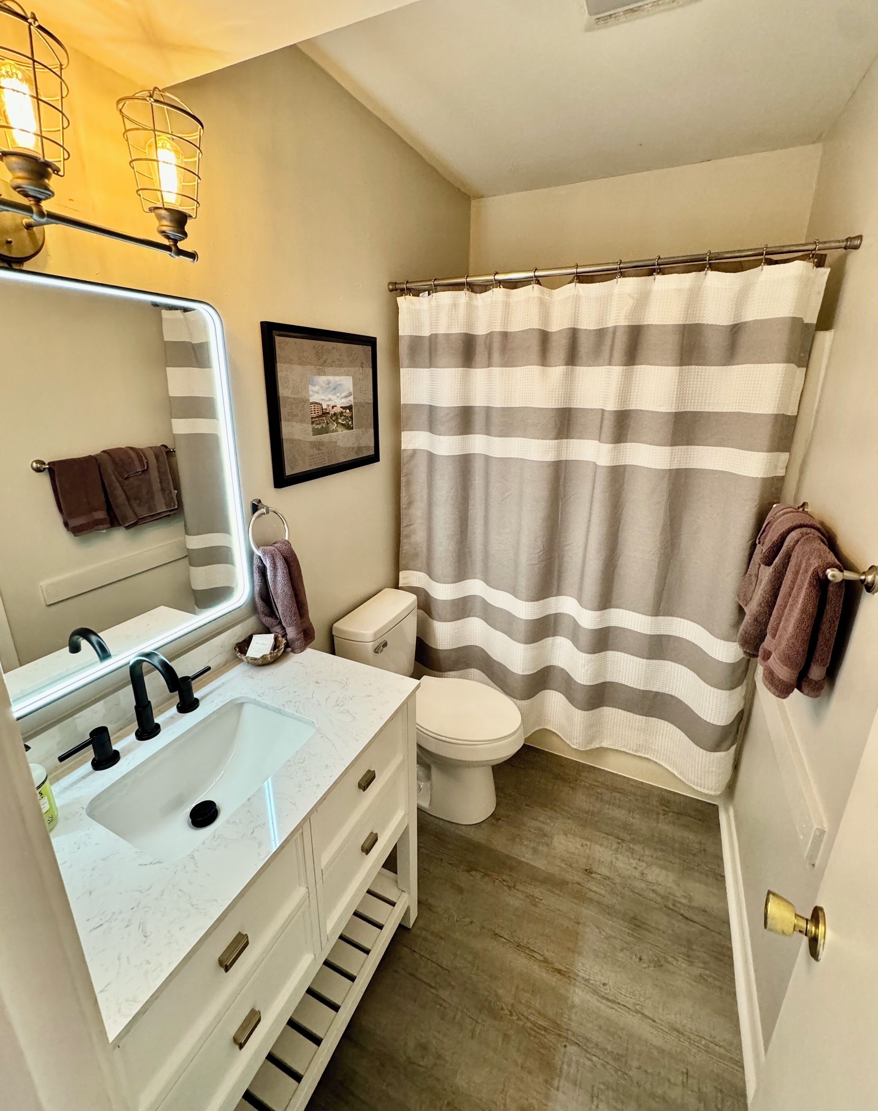 Combined shower/bathtub, hair dryer, towels, soap