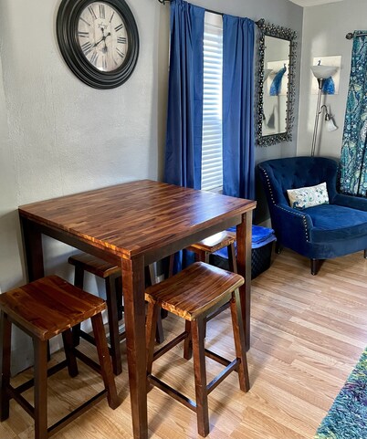 Cozy little getaway in the heart of the city. A short drive from Galena.