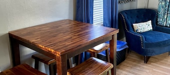 Cozy little getaway in the heart of the city. A short drive from Galena.