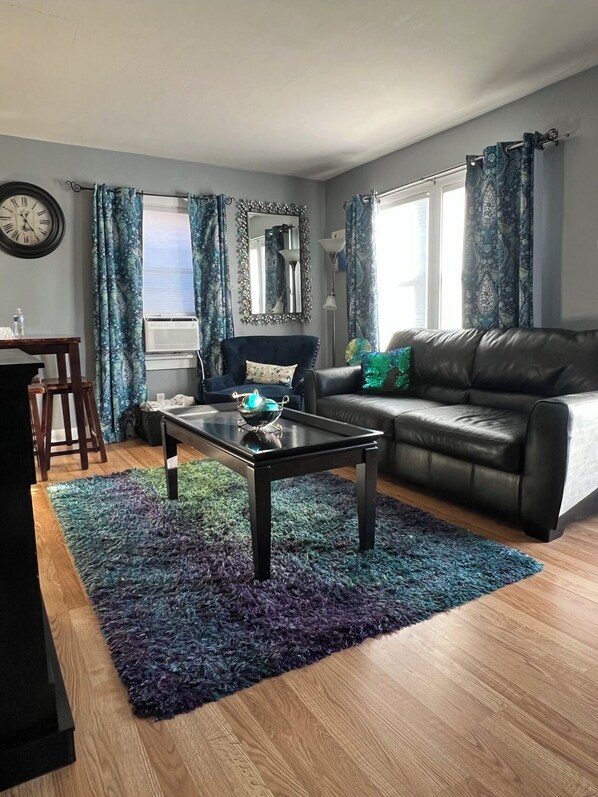 Smart-tv, videospelletjes, een dvd-speler en boeken