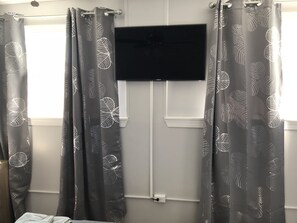 1 bedroom, iron/ironing board, WiFi - Private Studio Style Getaway Steps From The Beach. (Port Orange)