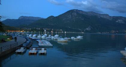 Chalet with Panoramic Views of the Alpes.