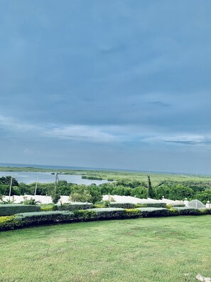 Property grounds - Beautiful 3 Bedroom Villa with swimming pool, overlooking The Caribbean Sea (Greenside, Falmouth)