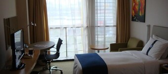 Q-Box Hotel Shanghai Meilong