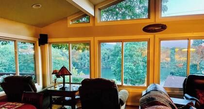 Stunning Cedar 4 BR , 3 full bath hm with amazing views of the lake & mountains
