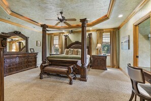 9 bedrooms, desk, iron/ironing board, travel cot