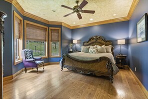 9 عدّة غرف نوم ومكتب ومكواة/لوح كي وسرير سفر