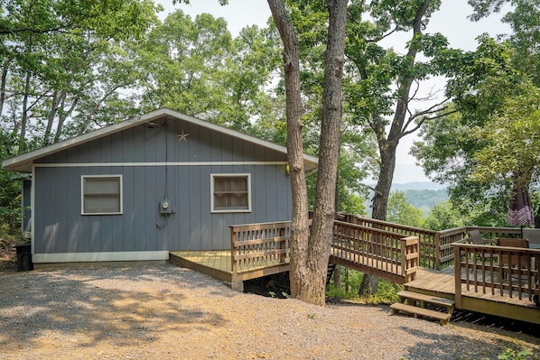 Situated in a wooded area, this cabin offers a tranquil retreat with a porch and two windows.