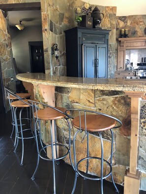 Dining - Luxury Lake Home Retreat - Lake Country, Bc (Lake Country)