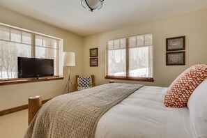 3 bedrooms, iron/ironing board, free WiFi, bed sheets - Holiday Dates Available! Impeccable Ski Home in Elkhorn Community with Mountain (Sun Valley)