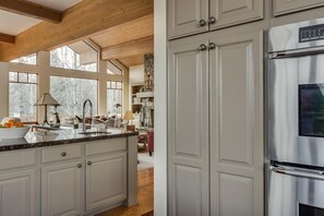 Microwave, oven, stovetop, dishwasher - Holiday Dates Available! Impeccable Ski Home in Elkhorn Community with Mountain (Sun Valley)