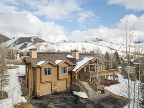 Exterior - Holiday Dates Available! Impeccable Ski Home in Elkhorn Community with Mountain (Sun Valley)
