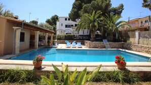 A swimming pool with lounge chairs, a pergola, and potted plants. - Ses Sivines – Traditional Mallorcan Villa with Private Pool, Free WiFi and Air C (Porto Colom)