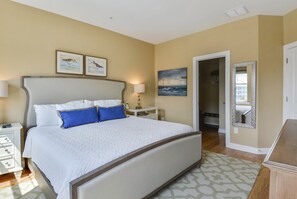 4 bedrooms, iron/ironing board, WiFi