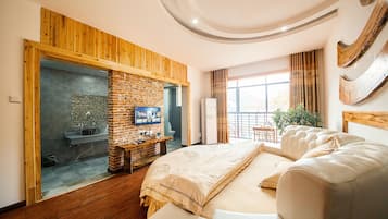 Deluxe Double Room | Meja, langsir/tirai gelap terus, Wi-fi percuma