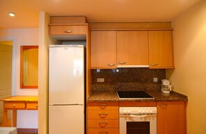 Fridge, microwave, oven, dishwasher - GREEN MAR F 202 (Pals)